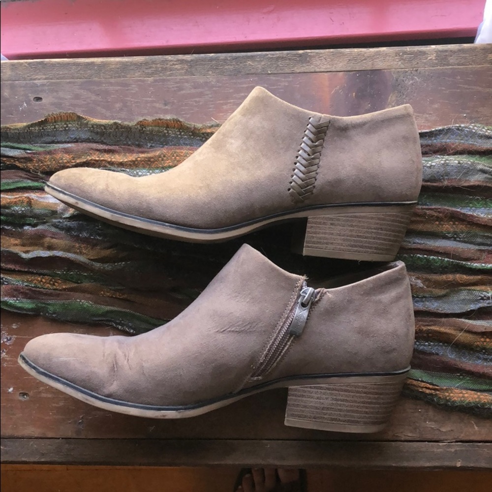 Light brown classic boot
